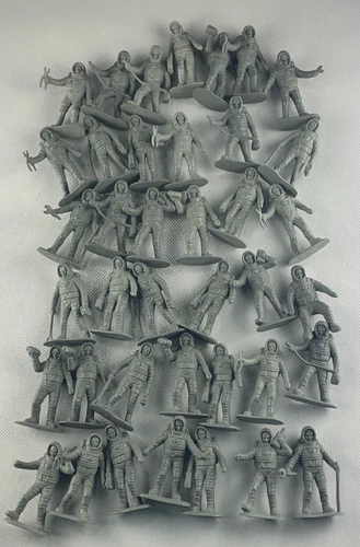 1970s Big Lot of Hing Fat Toys Plastic space men Astronaut figures MB1