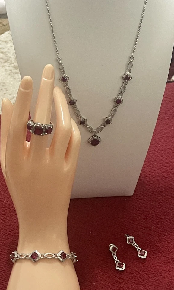 Conjunto de collar de diamantes blancos rubí de laboratorio rodio sobre latón Foto 2 de 4