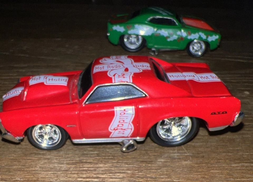Vintage Muscle Machines Funline 2000 Holiday Hotrods Red & Green - Image 4 of 4