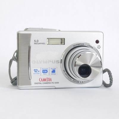 Olympus FE-5500 (D-630) 5.0MP Digital Camera Body - Silver - Tested
