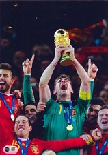 IKER CASILLAS SIGNED SPAIN 2010 WORLD CUP WINNERS 12X8 PHOTO (ACG CERT AG17165)