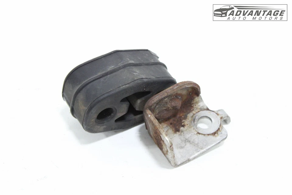 Chrysler 300 S 2008-2023 tracción trasera 3,6 L tubo de escape inferior montaje de suspensión con soporte OEM Foto 2 de 4