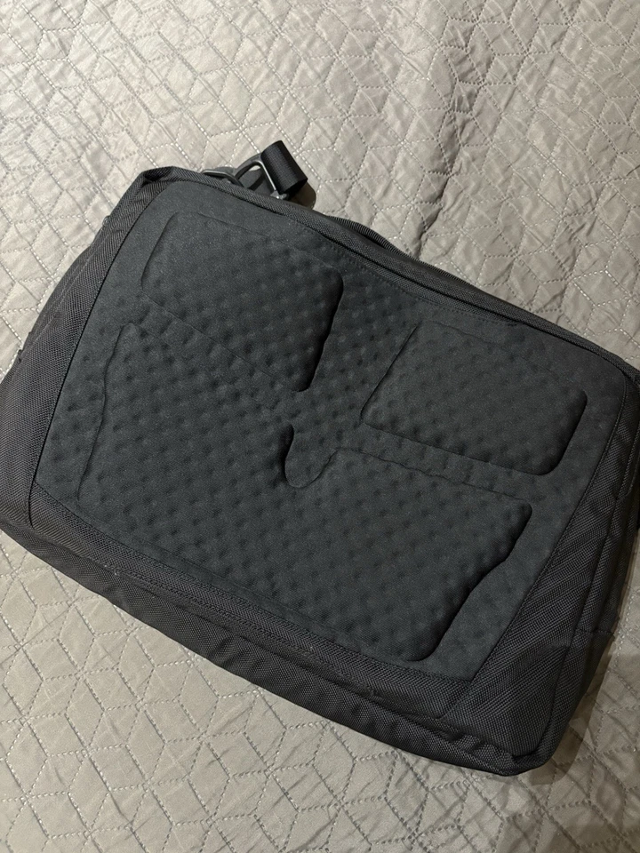 The North Face Shuttle Series Laptop Bag (Rare) - Image 4 of 4