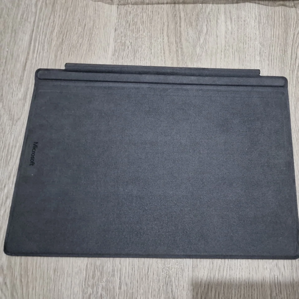Genuine Microsoft Surface Pro 4/5/6 Type Cover 1725 UK Layout - Great condition - Image 3 of 3