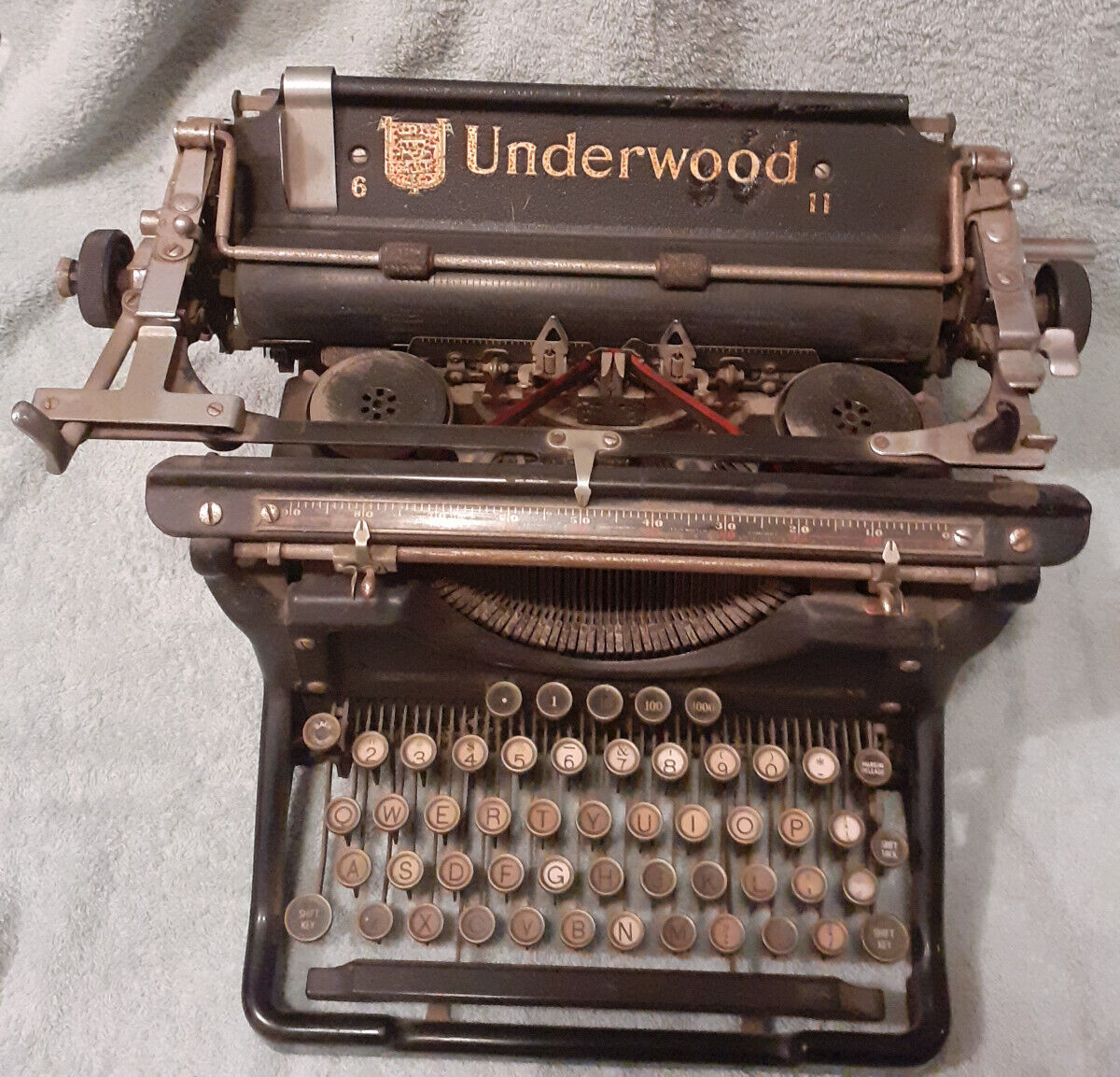Underwood タイプライター Number 6 Underwood Typewriter with an 11 inch carriage. Early 1934