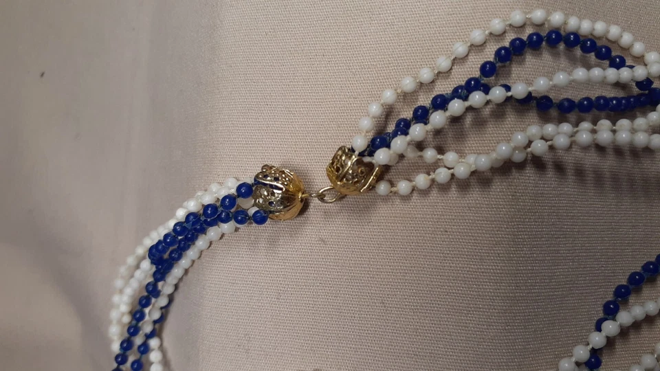 collier multi perles bleu et blanc C24 - Photo 2/4