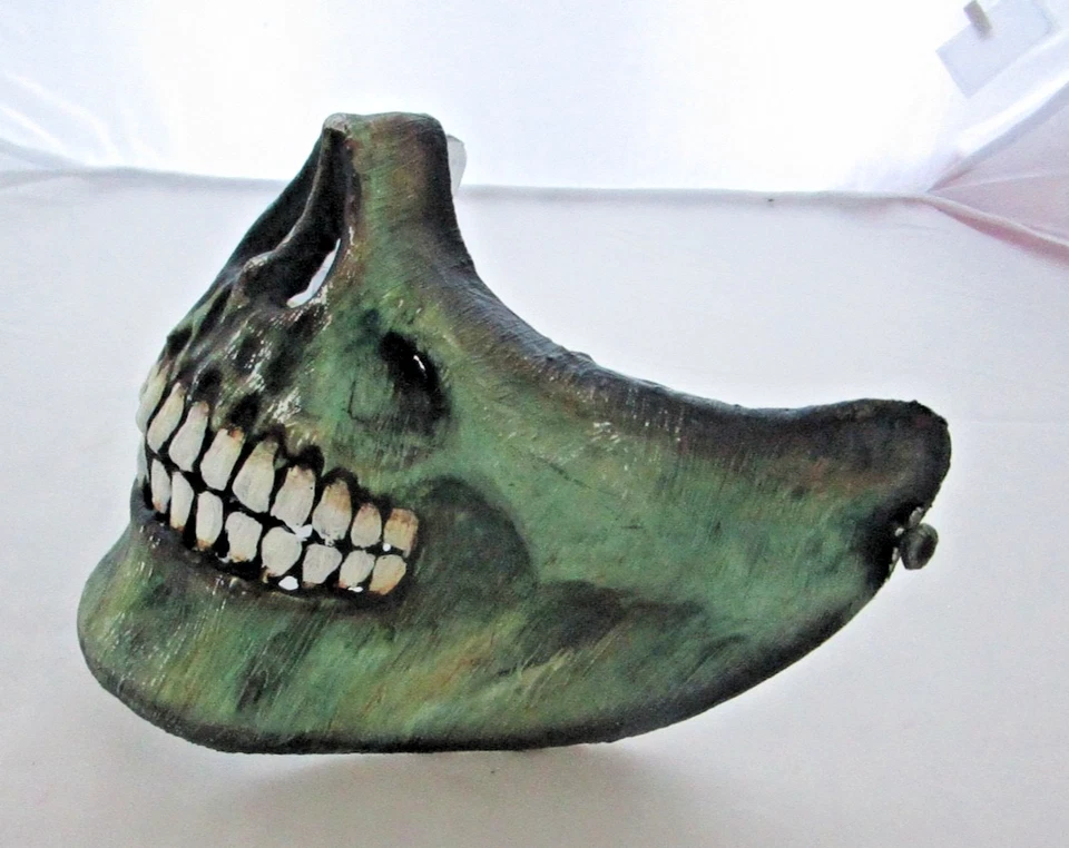 Máscara calavera forma dura media cara pintura negra blanca Foto 2 de 4