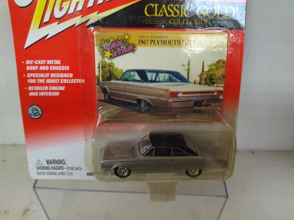 PLYMOUTH GTX 1967 HARDTOP CLASSIC GOLD 1:64 JOHNNY LIGHTNING - Imagen 2 de 2