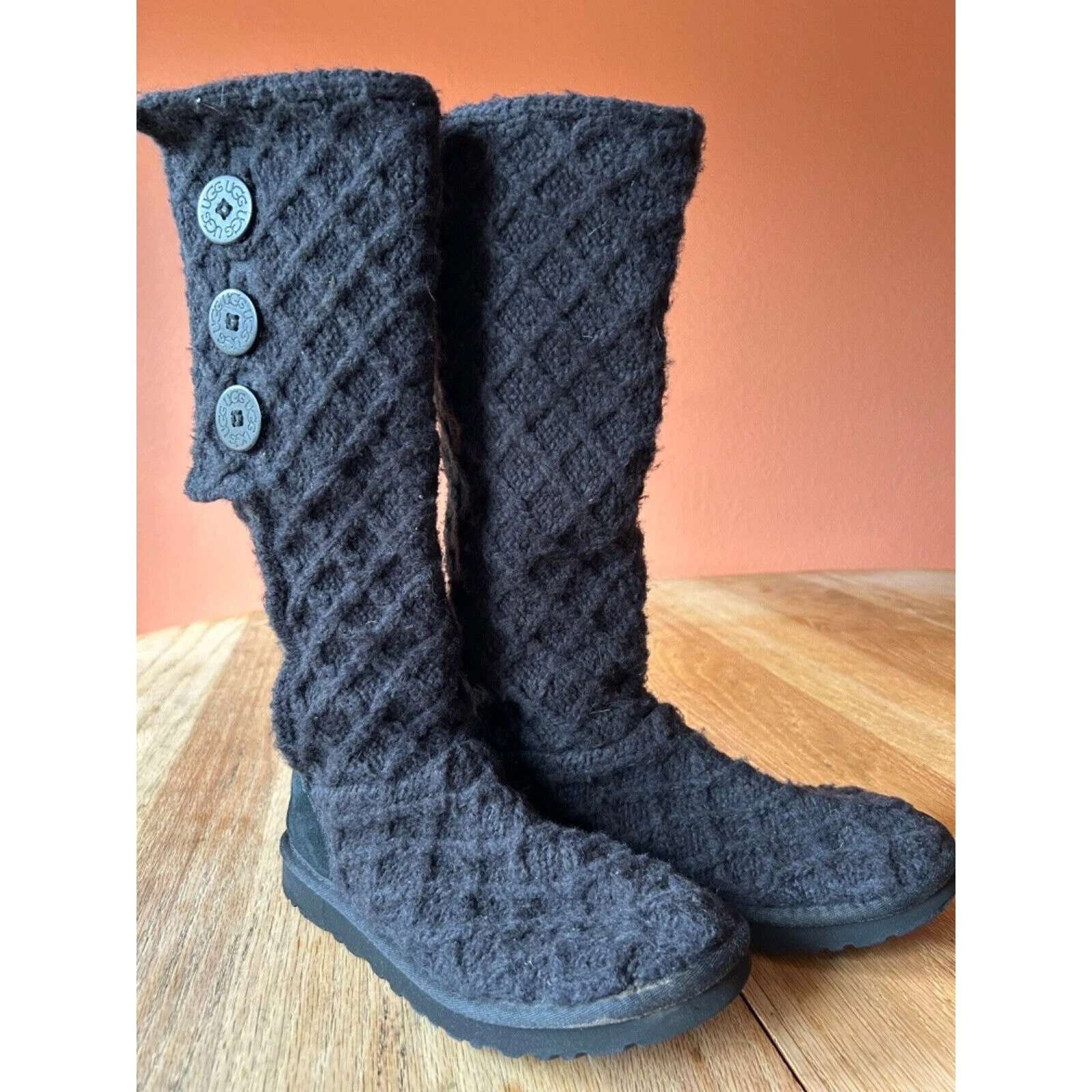 Stivali Ugg Classic Cardi in maglia con cavi donna 7 neri alti con bottoni