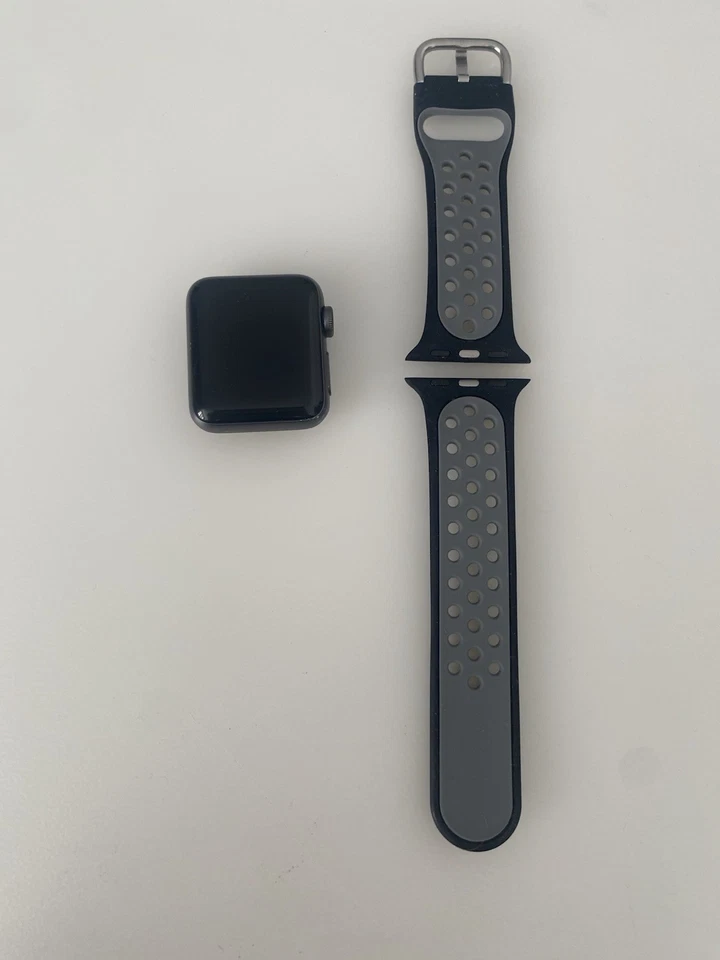 Apple Watch Series 2, photo 2 of 5