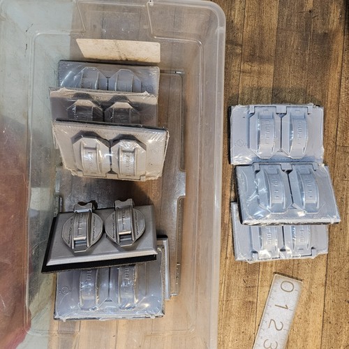BELL 5180-0 Outlet Cover Gray 3½" Weatherproof Exterior Zinc 2-Hole Outlet 3pcs - Picture 4 of 4