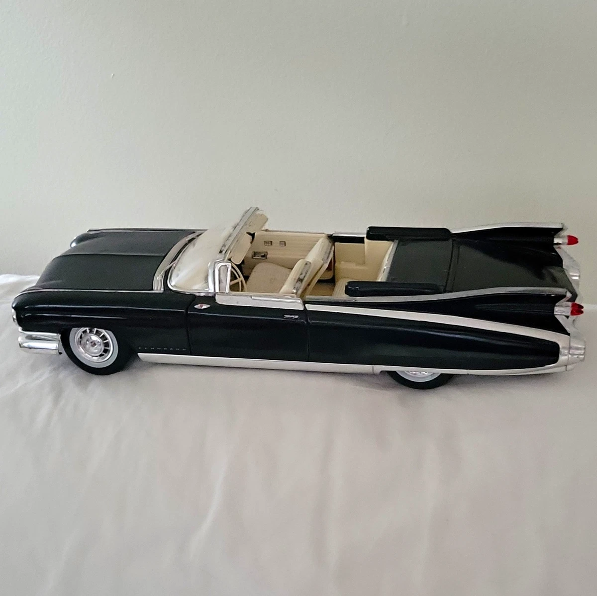 Maisto Cadillac 1:18 Scale Diecast & Toy Vehicles for sale | eBay