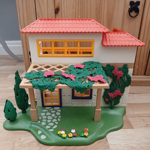 Playmobil 4857 Summer Fun Family Holiday Home House - almost complete - Unboxed