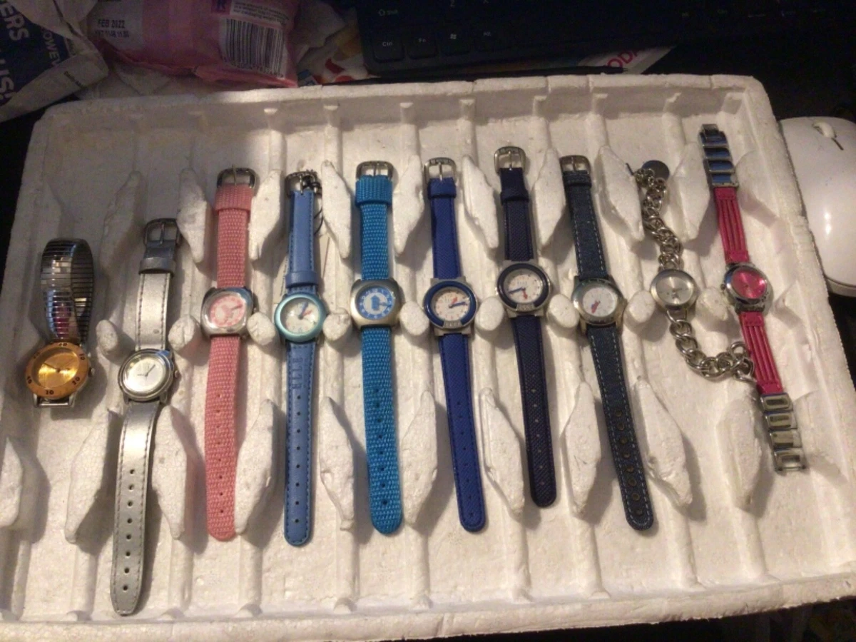 Elle girl watches new arrivals