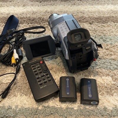 Sony Digital Handycam Digital 8 DCR-TRV130 w/ Bag & Accessories