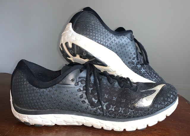 brooks all black running shoes