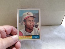 1961 Topps FRANK ROBINSON Baseball Card#360. Cincinnati Reds. Hard Snap Case