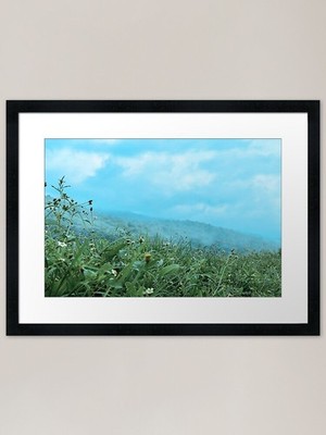 Pastellblauer Himmel und Blumenfeild. F Gerahmtes Wandbild Poster Leinwanddruck Bild