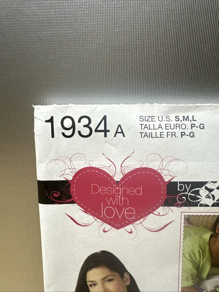 Simplicity #1934 Full & Waist Kitchen Aprons w Trim & Pockets Sz S, M, L, UNCUT - Image 3 of 4