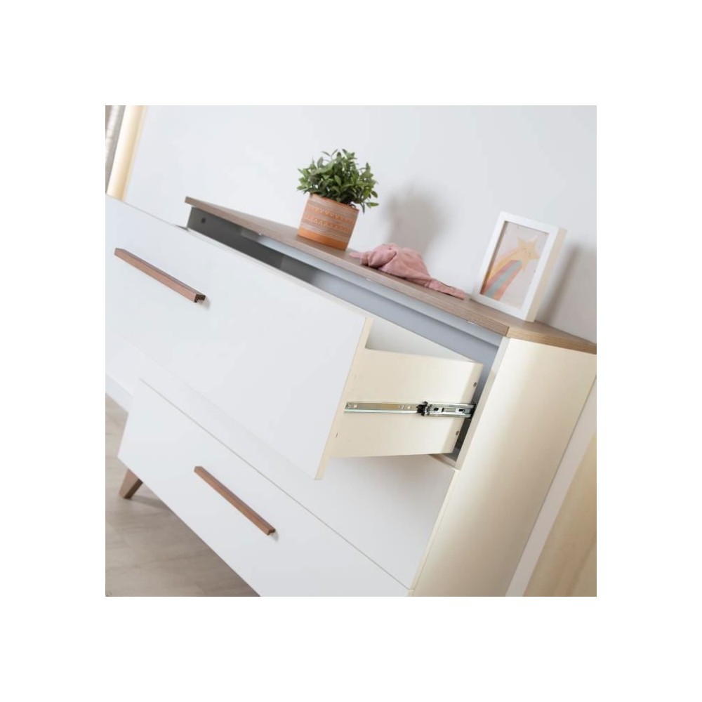 Commode à langer en chêne foncé ROBA OLE, le choix d'un mobilier robuste