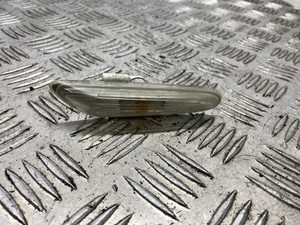 BMW 3 E90 Kotflügelblinker vorne links 53137253325 7253325 2.00 Diesel 22598426