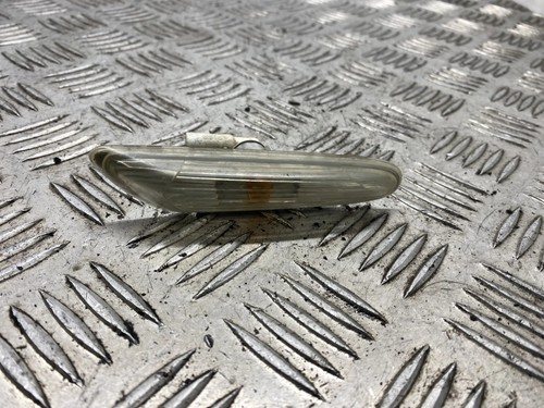 BMW 3 E90 Kotflügelblinker vorne links 53137253325 7253325 2.00 Diesel 22598426