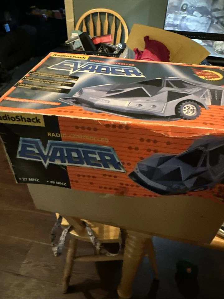 Vintage 80s/90s Radio Shack Evader R Radio Control Car tests great .  - Image 2 of 4