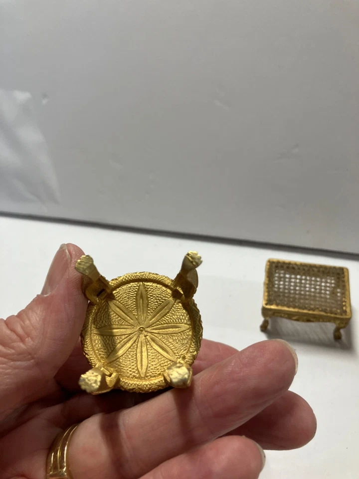 Sofá Petit Point para casa de muñecas con silla y mesa a juego 1:12 Foto 4 de 4