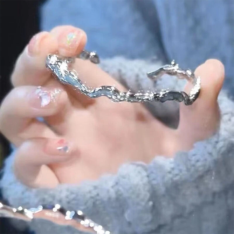 Wave bangle 2024
