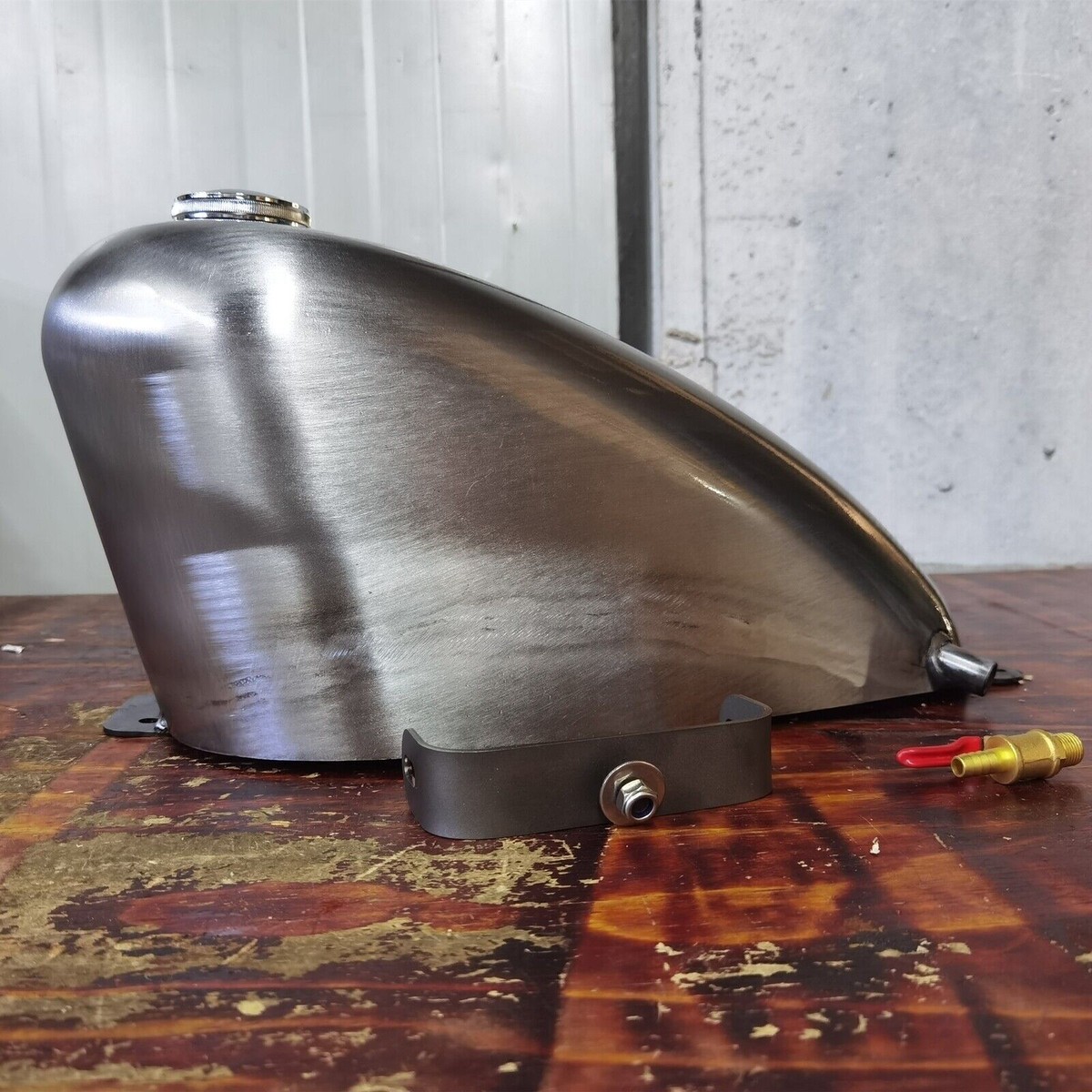 1x 10L Silvery Motorcycle Oil Gas Fuel Tank For Yamaha DRAGSTAR400
