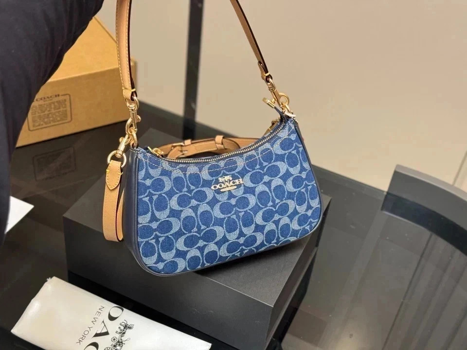 New Coach CAF82 Teri Shoulder Bag Signature Denim outlet from