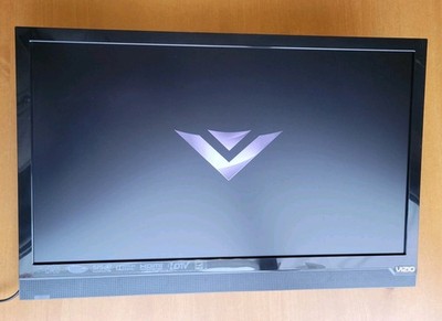 Vizio E241i A1 24'' LED 1080p Smart TV   Tested   Screen Scratch   No Stand