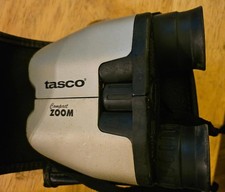TASCO Compact Zoom Binoculars 8X-17x25 Zoom 189 FT/1000Y Original Case as shown