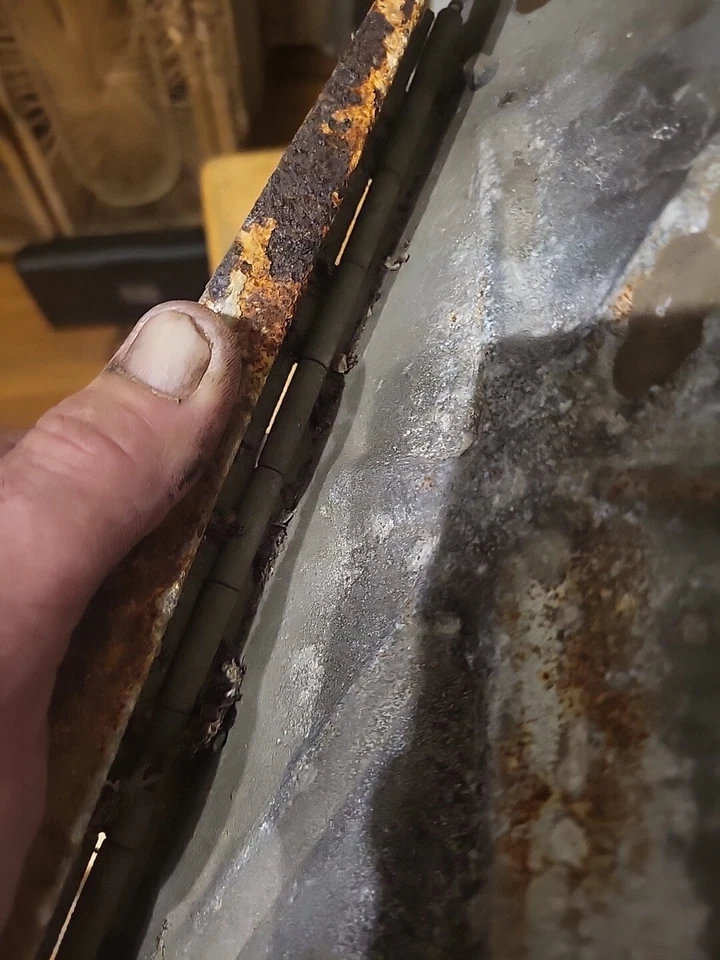 Buick Riviera GS 1966 trasero abatible puerta de gas soporte de matrícula 1966 67 OEM Foto 4 de 4