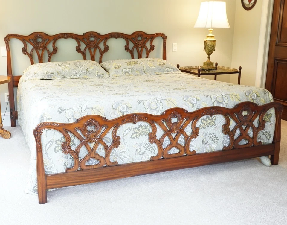 Cabecero de cama Chippendale caoba tamaño king estribo y rieles Foto 2 de 4