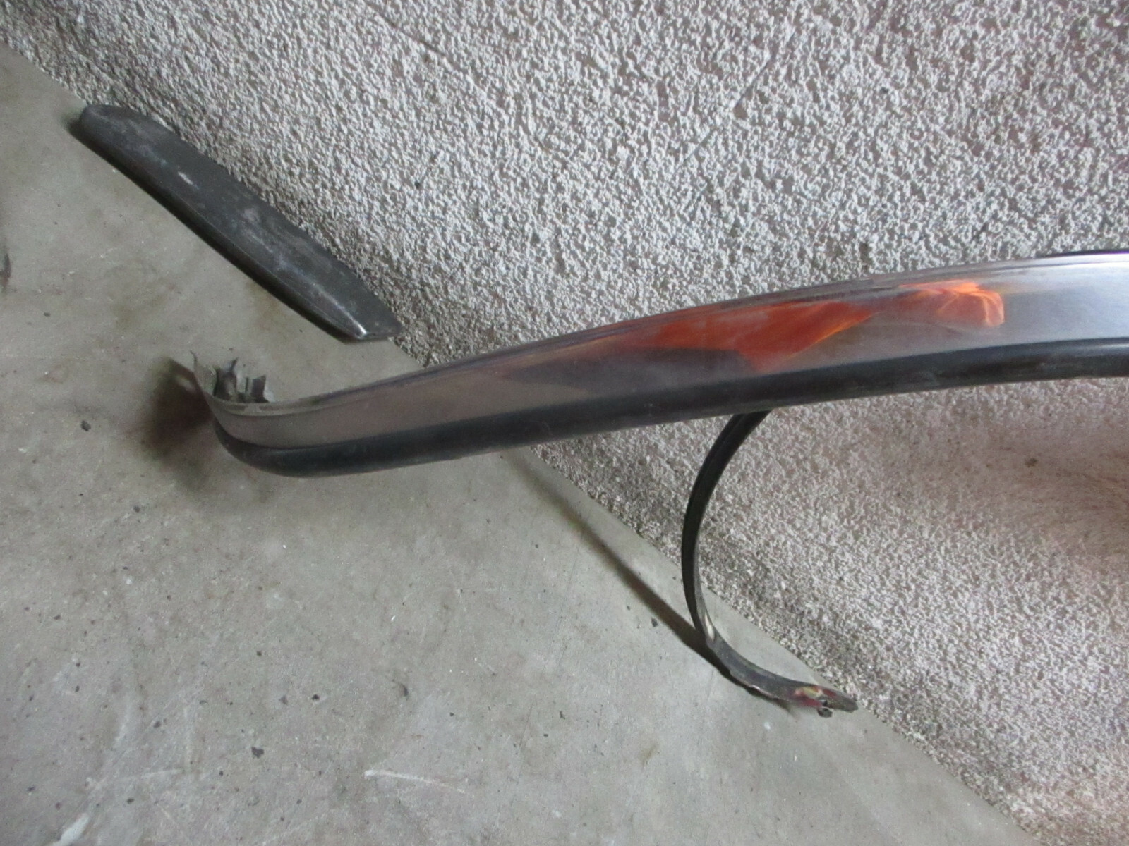 PASSENGER  FRONT  WHEEL WELL MOULDING CHRYSLER MASERATI TC 89 90 91 