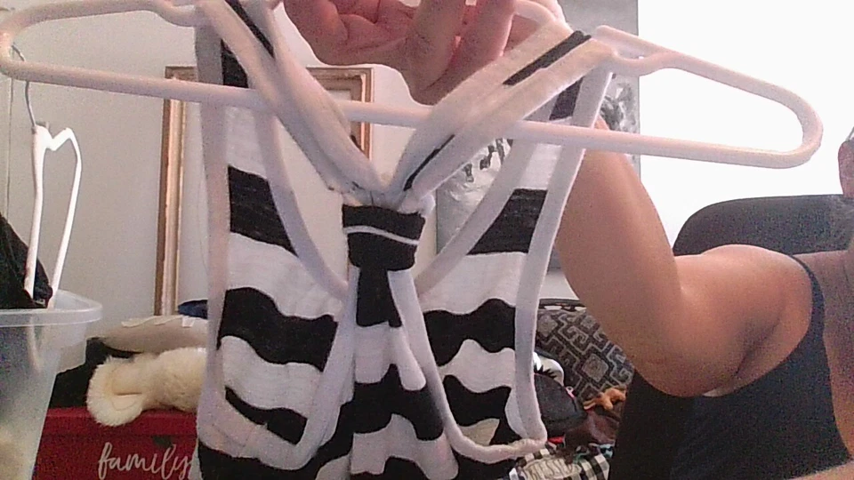 Camiseta sin mangas Adorable Circo XS (4/5) espalda deportiva con volantes negra/blanca a rayas WOW Foto 4 de 4