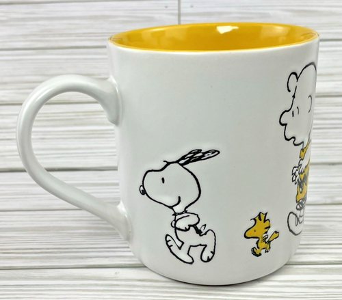 Peanuts Snoopy & Gang Mug White & Yellow 20 oz.Spring Running Comfort Handle NEW - Picture 4 of 11