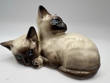 Adorable Vintage Bewick 2 Siamese Cats Snuggling figurine Made in the UK