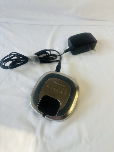 SanDisk iXpand Base, an automatic backup charger and base for iPhone