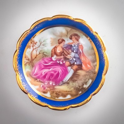 Porcelaine DArt Limoges France Miniatur Teller Fragonard Szene Goldrand 5,5 cm