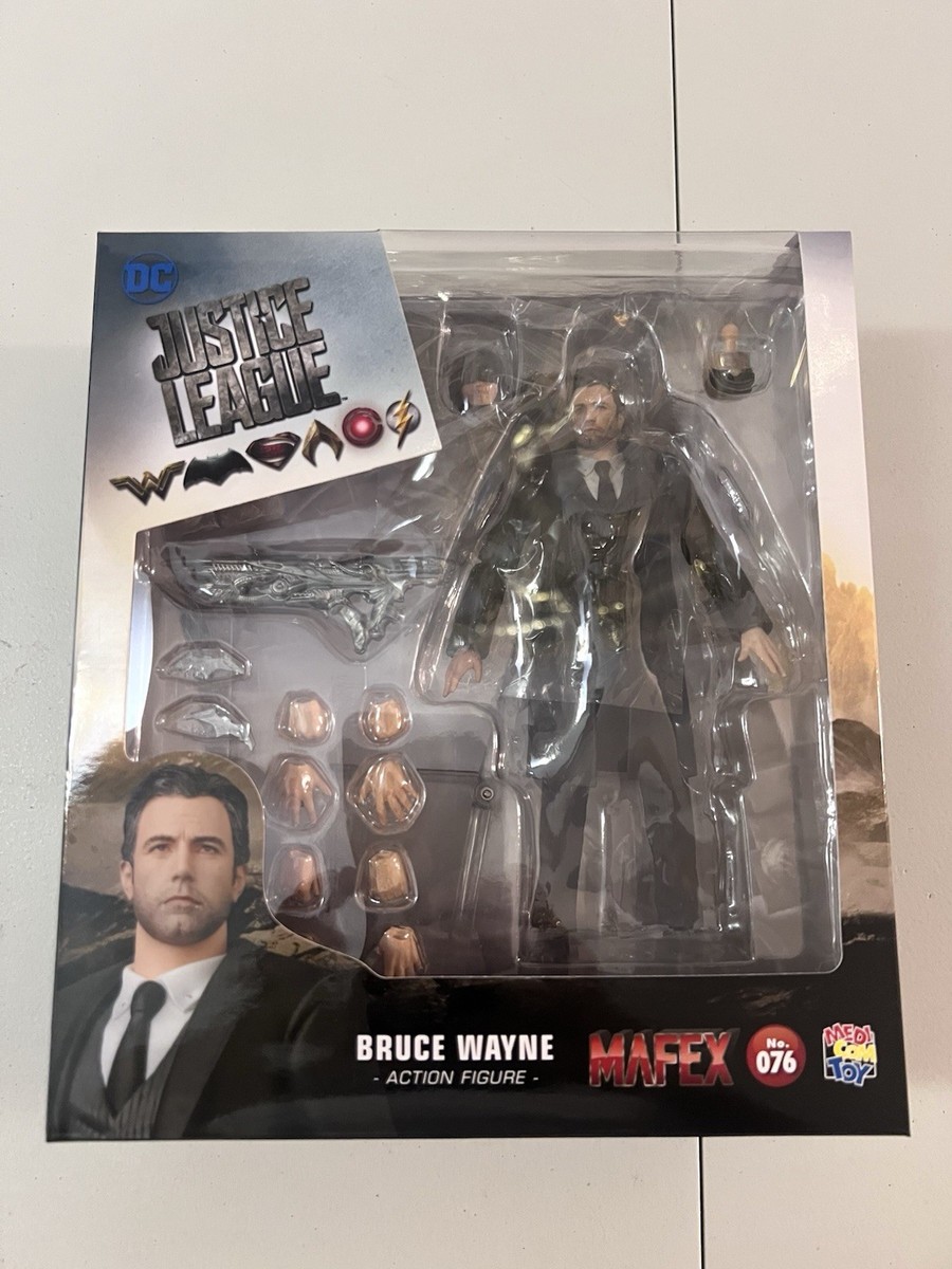 MAFEX No.076 MAFEX BRUCE WAYNE ブルース・ウェイン マフェックス