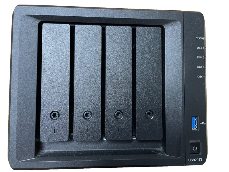 NAS Synology DS920+ with 4 x 4TB WD red pro