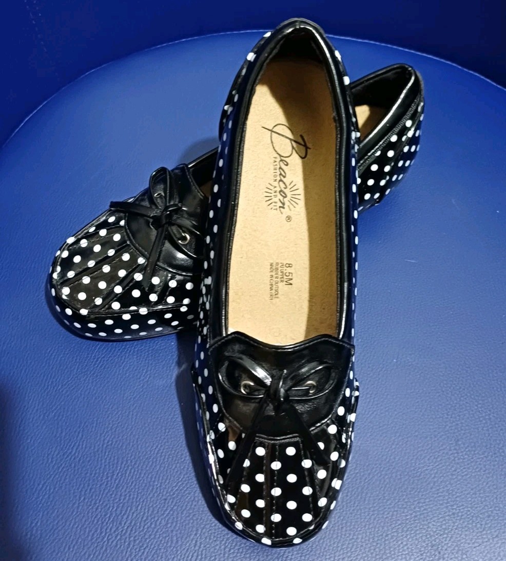 Impresionantes zapatos de mujer estilo vintage a lunares. Nuevo. Regalo. Talla 6.5 UK 8.5 US