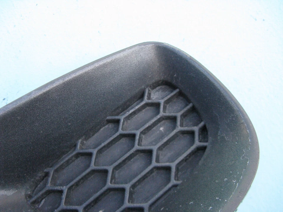 2006 06 SCION XA ПЕРЕДНИЙ БАМПЕР ЛЕВЫЙ ПРОТИВОТУМАННЫЙ ФОНАРЬ КРЫШКА НИЖНЯЯ РЕШЕТКА ОТДЕЛКА МОЛДИНГ #2 - Изображение 4 из 4