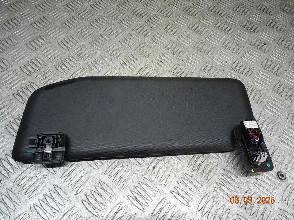 Peugeot 208-e GT-LINE 2020 PL21E EV MK2 5 puertas escotilla par de parasoles * Foto 3 de 4