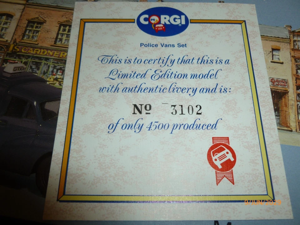 CORGI D13/1  MORRIS MINOR POLICE GATESHEAD/DOG VAN SET  1:43 - Image 4 of 4