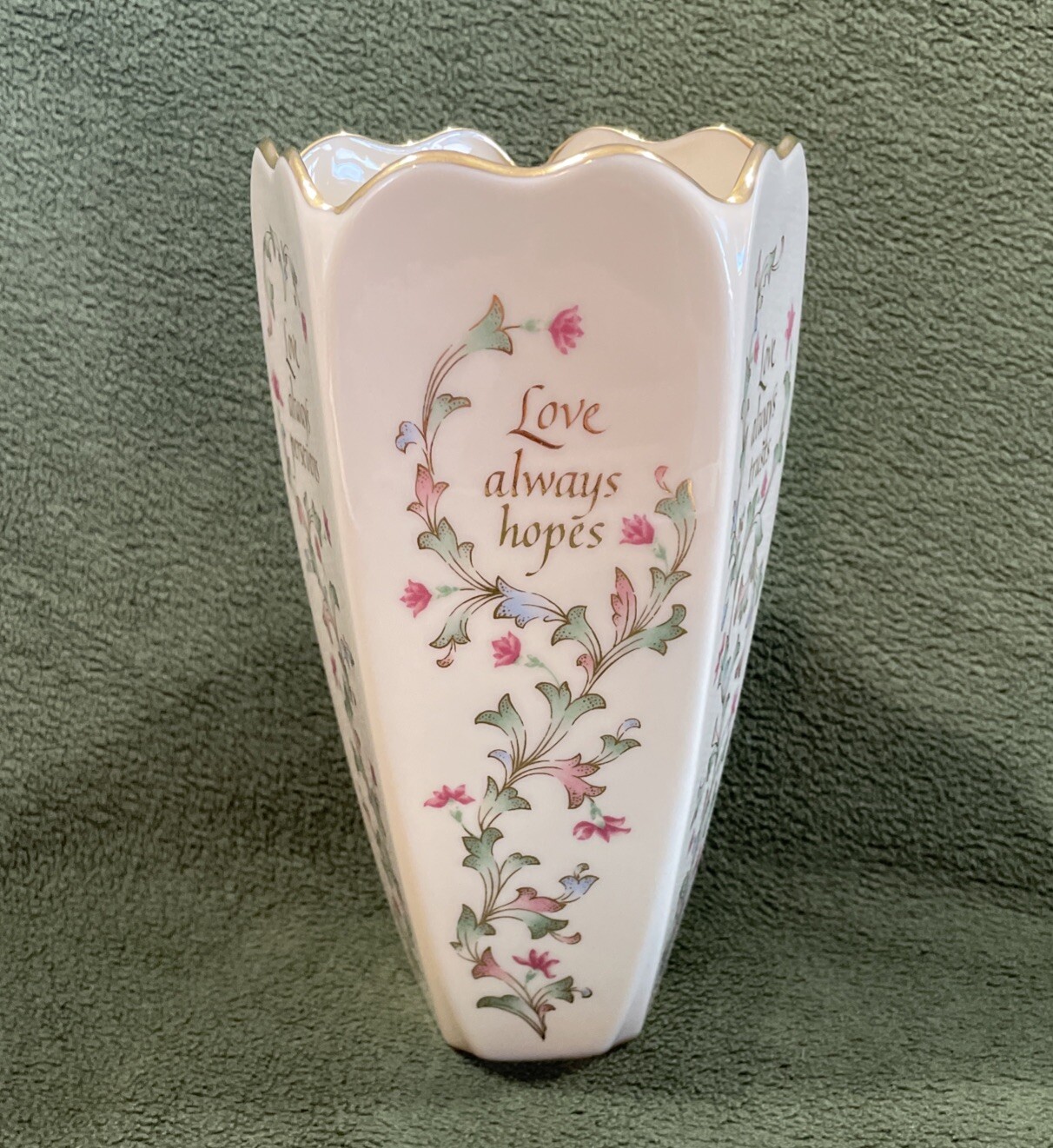 VINTAGE LENOX VASE #3083011 LOVE IS PATIENT Collection