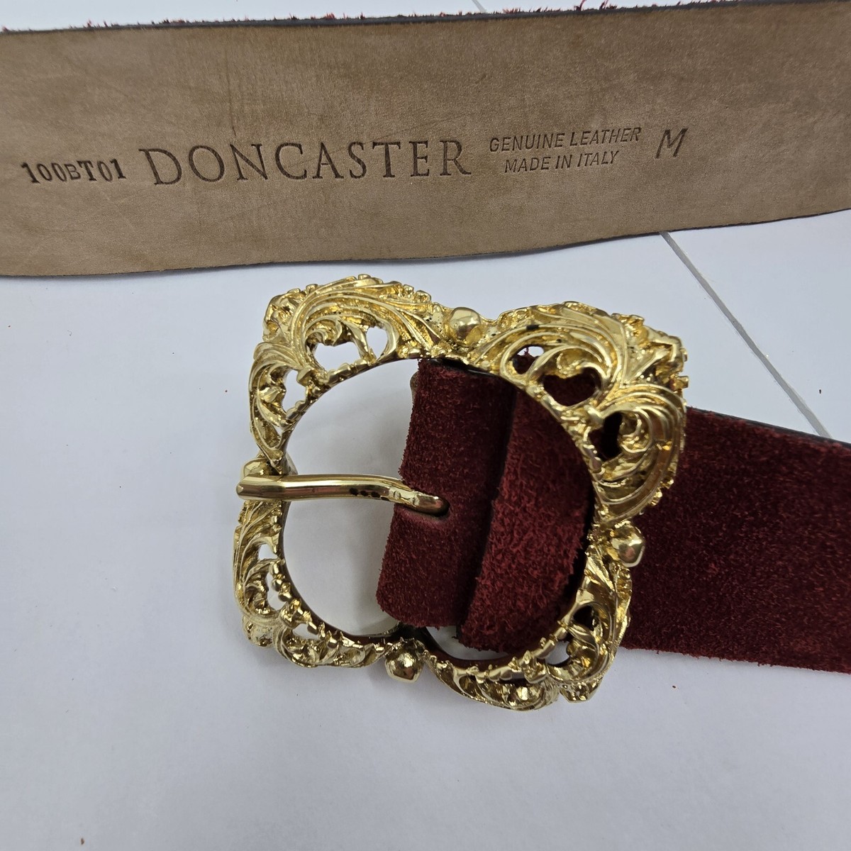 Vtg Doncaster Suede Leather Belt MED Italy Gold Designer  display picture 1
