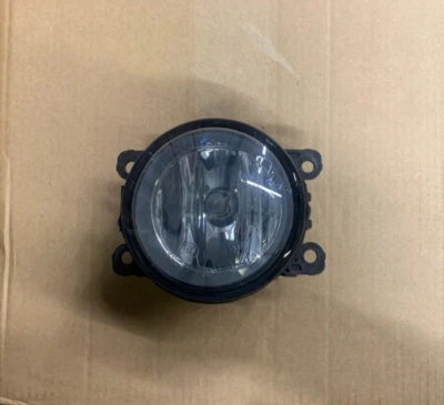 Ford Fiesta MK7.5 08-17 Front Fog Light Left or Right 2N11-15201-AB - Image 1 of 3